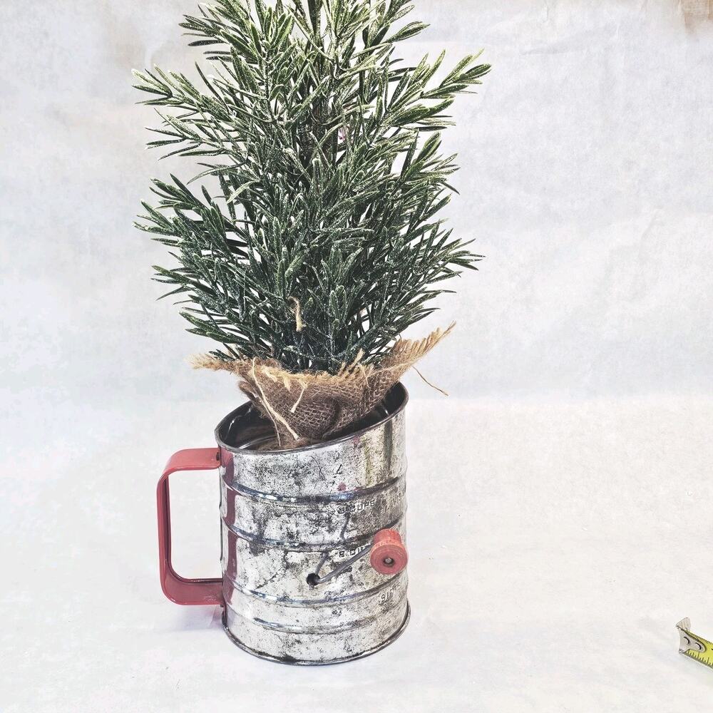 Vintage Red Handle Wood Three Cup Measuring Flour Sifter Christmas Tree Holder!